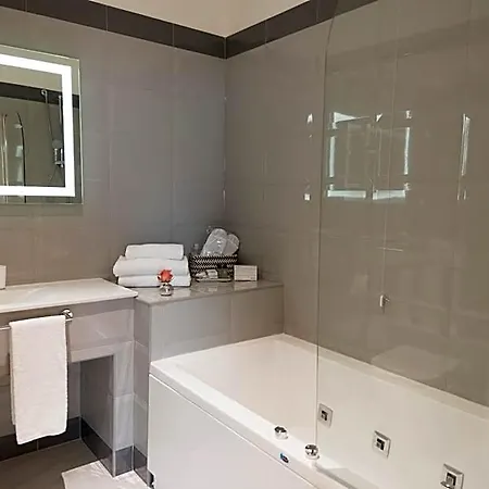 Отель Altavilla Boutique 4*