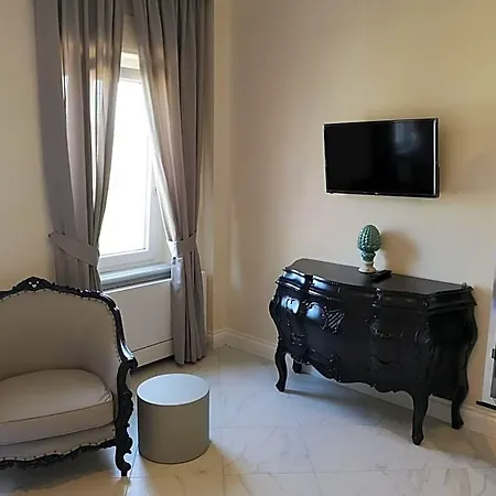Отель Altavilla Boutique Катандзаро